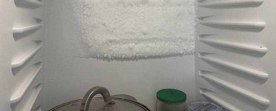  Почему намерзает стенка холодильника