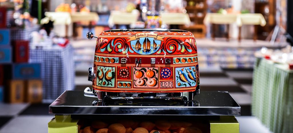 SMEG & Dolce&Gabbana — холодильники, на которые нельзя навесить магниты