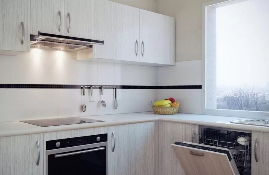 На какой высоте вешать вытяжку