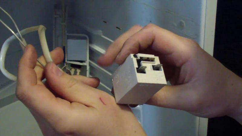 Почему не морозит холодильник