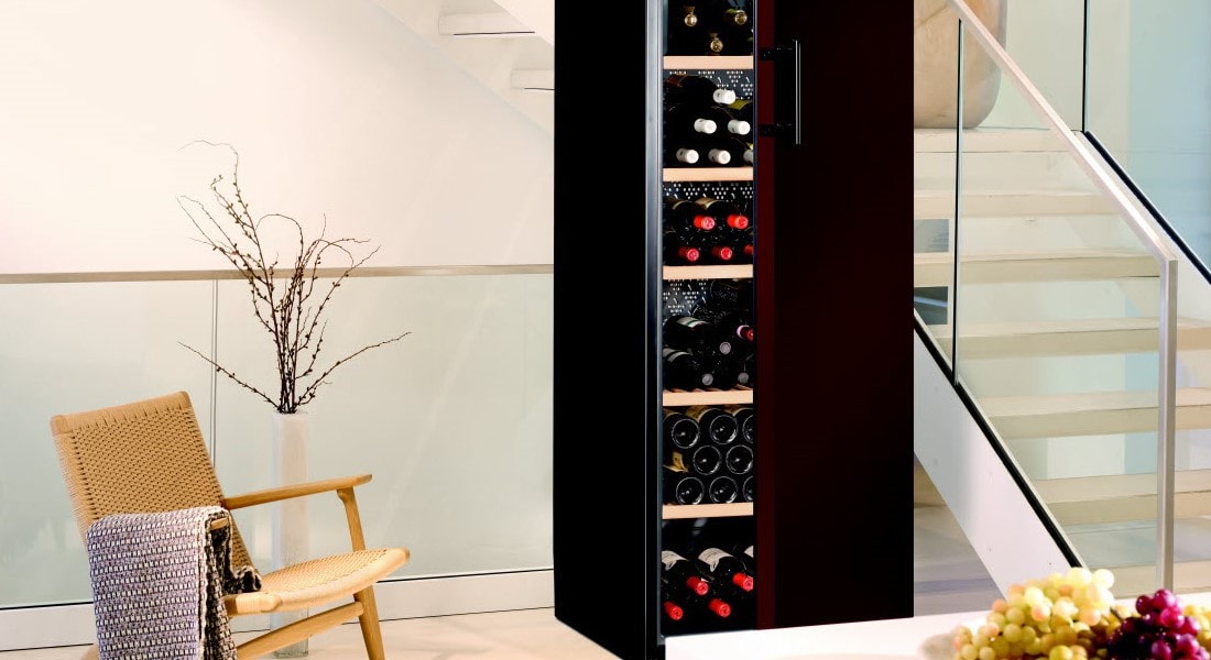 Как выбрать винный шкаф для дома