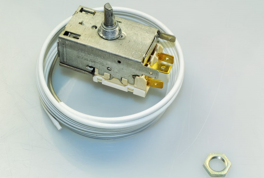 Почему не морозит холодильник