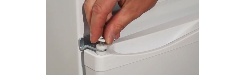 Как перевесить дверь холодильника Liebherr Как перевесить дверь холодильника Liebherr