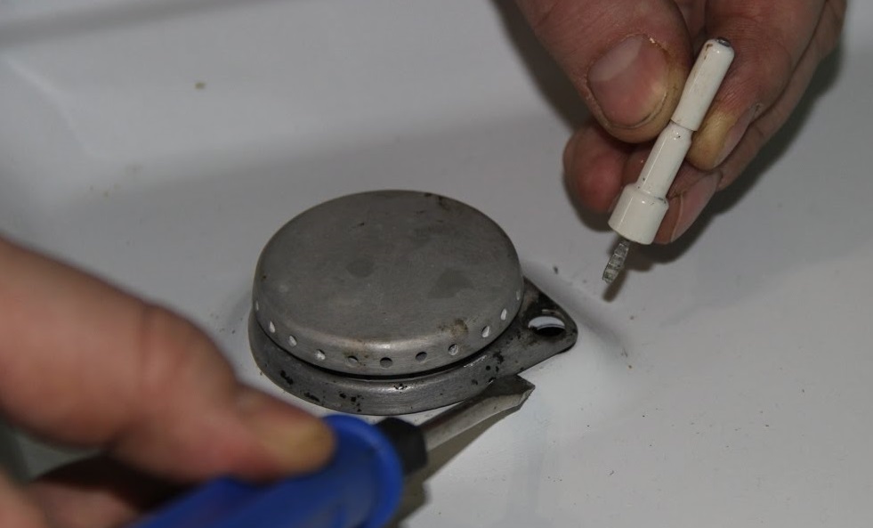 Как почистить и заменить электроподжиг на варочной панели Gorenje
