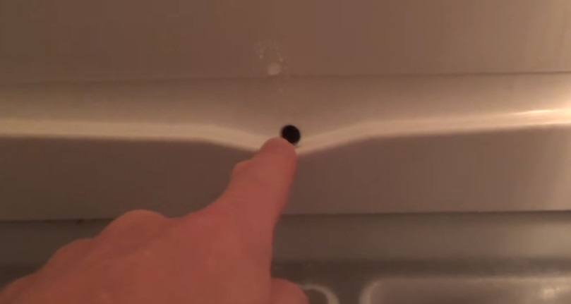 Почему течет холодильник Почему течет холодильник