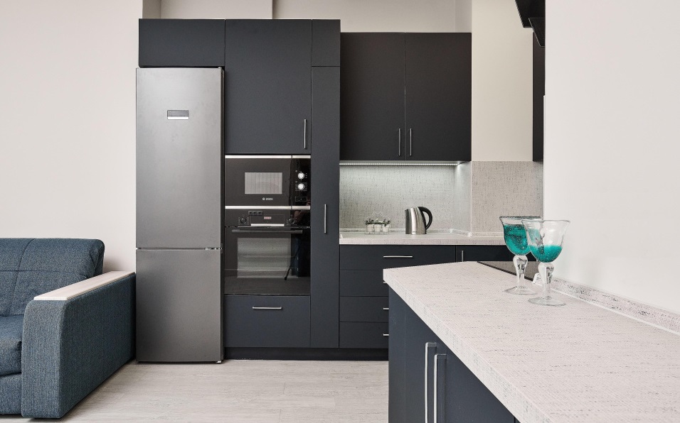 Можно ли ставить холодильник рядом с духовым шкафом