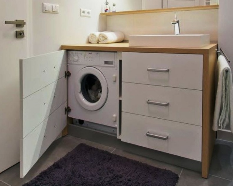 Встраиваемая стиральная машина в ванной Встраиваемая стиральная машина в ванной