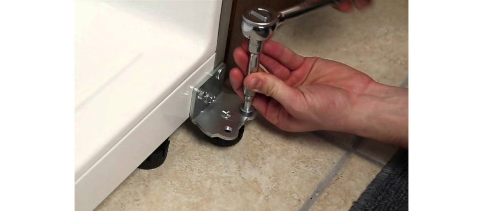 Как перевесить дверь холодильника Bosch Как перевесить дверь холодильника Bosch