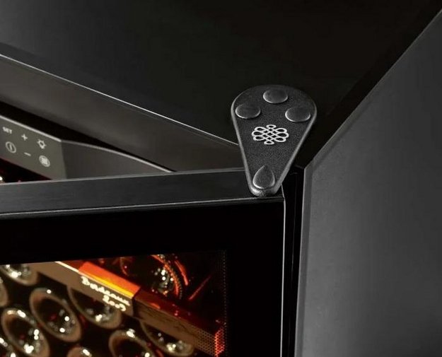 Монотемпературный винный шкаф EuroCave Р-300029-M (preview 3)