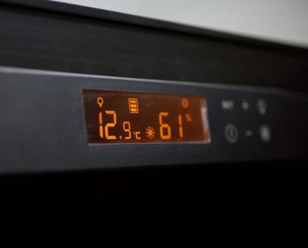 Встраиваемый монотемпературный винный шкаф EuroCave K-800022-L (preview 3)