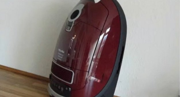 Пылесос Miele SKRR3 Blizzard CX1 Red (video 1)