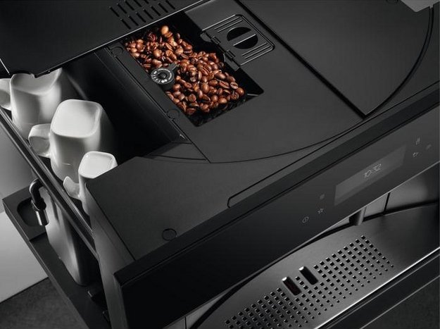 Встраиваемая кофемашина AEG KKB894500B (фото 4) Встраиваемая кофемашина AEG KKB894500B (preview 4)