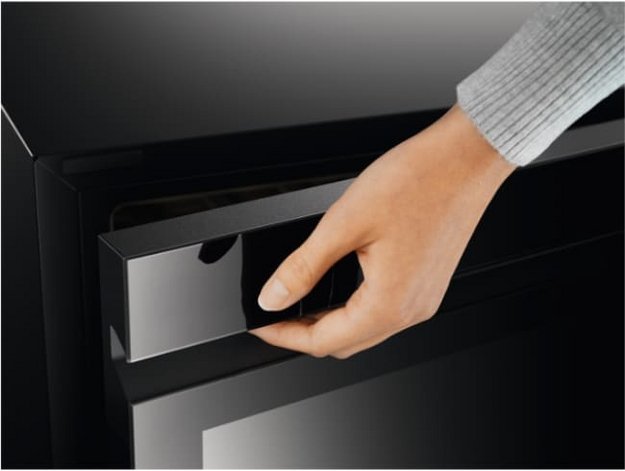 Встраиваемый винный шкаф AEG AWUS018B7B (preview 4)