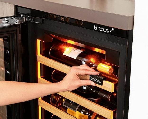 Встраиваемый винный шкаф EuroCave V-INSP-L петли справа (preview 3)