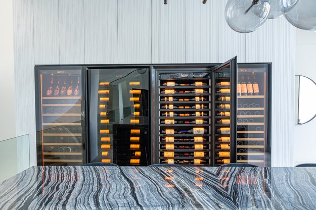 Монотемпературный винный шкаф EuroCave V-10002-L (preview 3)