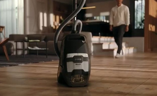 Пылесос Miele SKRR3 Blizzard CX1 Red (video 2)