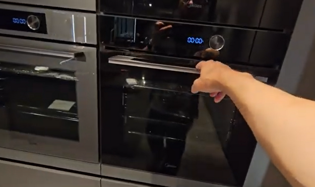 Духовой шкаф Midea MO611107GB (video 2)