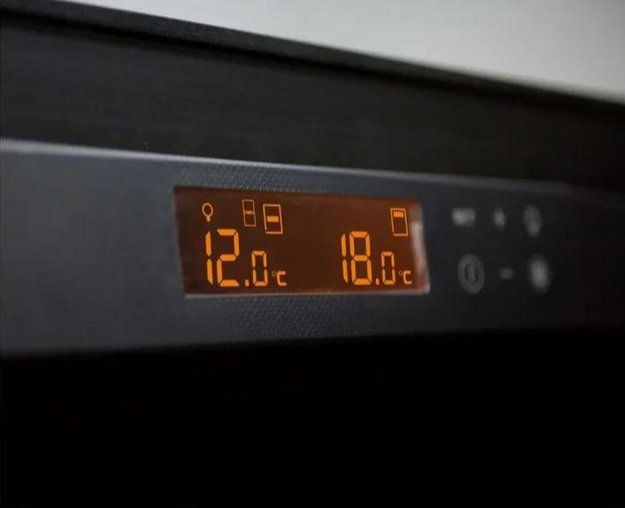 Трехтемпературный винный шкаф EuroCave P-300068-L (preview 3)