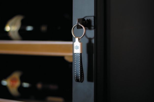 Монотемпературный винный шкаф EuroCave VLP-1001-L (preview 3)