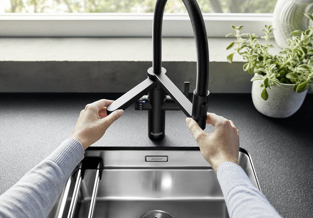 Смеситель 3-в-1 Blanco EVOL-S Pro Filter 526636 матовый черный (фото 3) Смеситель 3-в-1 Blanco EVOL-S Pro Filter 526636 матовый черный (preview 3)