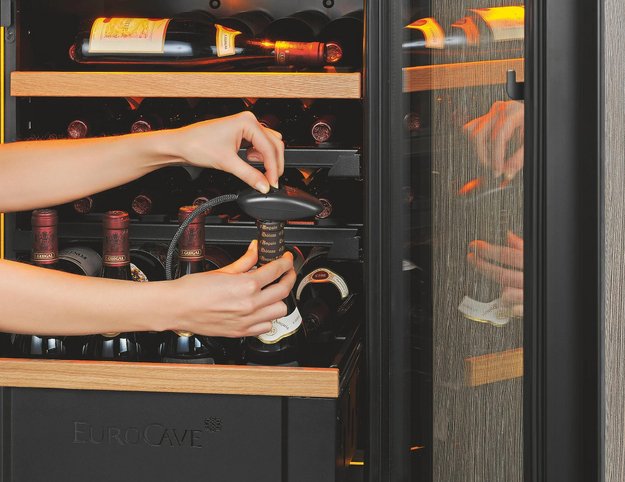 Встраиваемый двухтемпературный винный шкаф EuroCave I-090021-M (preview 4)