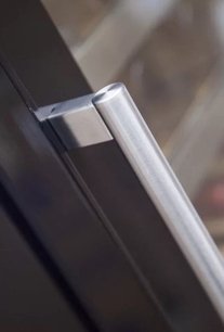 Винный шкаф Coldvine C165-KBT1 фото 3 в Казани и Татарстане Винный шкаф Cold Vine C165-KBT1 фото 3 в Казани и Татарстане