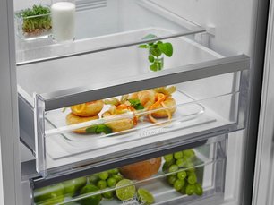 Холодильник Электролюкс RNC7ME34W2 фото 4 в Казани и Татарстане Холодильник Electrolux RNC7ME34W2 фото 4 в Казани и Татарстане