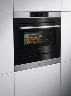Духовой шкаф с СВЧ CombiQuick АЕГ KMK768080M фото 2 в Казани и Татарстане Духовой шкаф с СВЧ CombiQuick AEG KMK768080M фото 2 в Казани и Татарстане