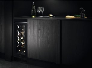 Встраиваемый винный шкаф AEG AWUS018B7B фото 3 в Казани и Татарстане