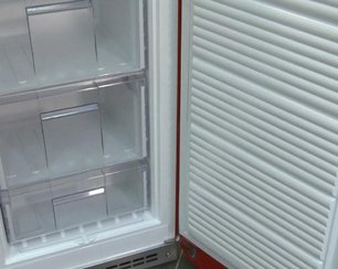 Холодильник Смег CVB20RR фото 2 в Казани и Татарстане Холодильник Smeg CVB20RR фото 2 в Казани и Татарстане