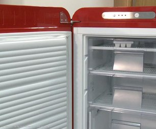 Холодильник Смег CVB20LR фото 3 в Казани и Татарстане Холодильник Smeg CVB20LR фото 3 в Казани и Татарстане