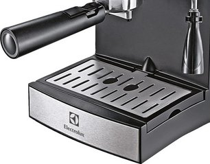 Кофемашина Электролюкс EEA 111 фото 4 в Казани и Татарстане Кофемашина Electrolux EEA 111 фото 4 в Казани и Татарстане