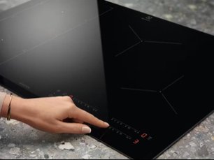 Варочная панель Электролюкс EIS 6134 фото 4 в Казани и Татарстане Варочная панель Electrolux EIS 6134 фото 4 в Казани и Татарстане