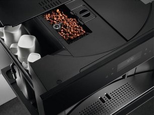 Встраиваемая кофемашина AEG KKB894500B фото 4 в Казани и Татарстане