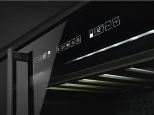 Винный шкаф Смег CVI638N фото 2 в Казани и Татарстане Винный шкаф Smeg CVI638N фото 2 в Казани и Татарстане