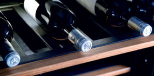 Встраиваемый винный шкаф Иринокс Vinoteca HVIN2350001 фото 2 в Казани и Татарстане Встраиваемый винный шкаф Irinox Vinoteca HVIN2350001 фото 2 в Казани и Татарстане