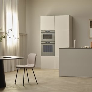 Встраиваемый паровой шкаф V-Zug CombiSteamer V4000 45 CS4T-23031 черное стекло фото 4 в Казани и Татарстане