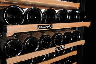 Монотемпературный винный шкаф EuroCave VLP-1001-M фото 2 в Казани и Татарстане