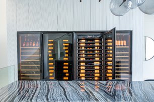 Монотемпературный винный шкаф EuroCave V-10002-L фото 3 в Казани и Татарстане