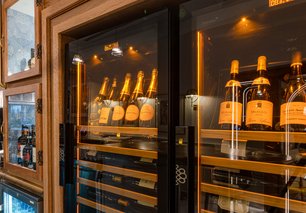 Монотемпературный винный шкаф + дополнительная подсветка EuroCave P-300057-L фото 2 в Казани и Татарстане