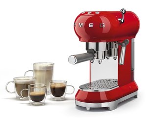 Кофемашина Smeg ECF01RDEU фото 2