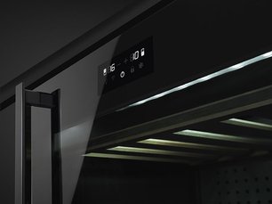 Винный шкаф Смег CVI638RWN2 фото 2 в Казани и Татарстане Винный шкаф Smeg CVI638RWN2 фото 2 в Казани и Татарстане