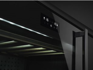 Винный шкаф Смег CVI638LWN2 фото 3 в Казани и Татарстане Винный шкаф Smeg CVI638LWN2 фото 3 в Казани и Татарстане