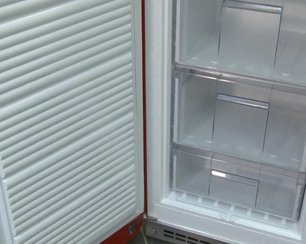 Холодильник Смег CVB20LR фото 2 в Казани и Татарстане Холодильник Smeg CVB20LR фото 2 в Казани и Татарстане