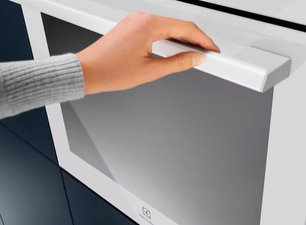 Духовой шкаф Электролюкс EOE7C31V фото 4 в Казани и Татарстане Духовой шкаф Electrolux EOE7C31V фото 4 в Казани и Татарстане