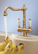Смеситель Franke Old England золото (с двумя ручками) фото 2 в Казани и Татарстане