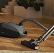 Пылесос Миле Classic C1 SBAF5 Junior PowerLine серый фото 2 в Казани и Татарстане Пылесос Miele Classic C1 SBAF5 Junior PowerLine серый фото 2 в Казани и Татарстане