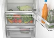 Встраиваемый однокамерный холодильник Bosch KIR81VFE0 фото 3 в Казани и Татарстане