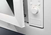 Встраиваемая микроволновая печь Electrolux LMS2173EMW фото 4 в Казани и Татарстане