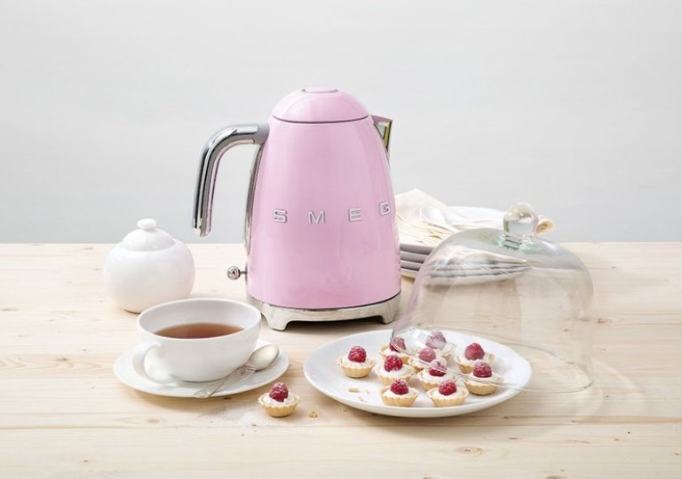 Обзор электрического чайника Smeg KLF03PKEU